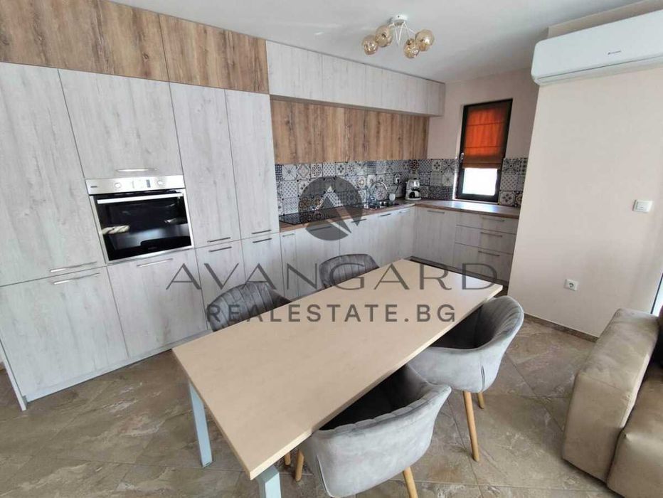 Продава се Многостаен апартамент в Пловдив, Кършияка - 157 кв.м за 3797 €/кв.м - Снимка #2