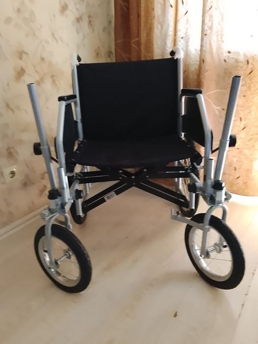 Продам инвалидную коляску