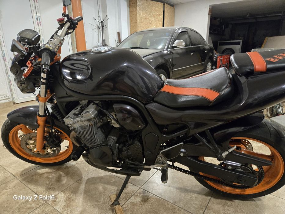 Vând motocicleta Suzuki GSF 600