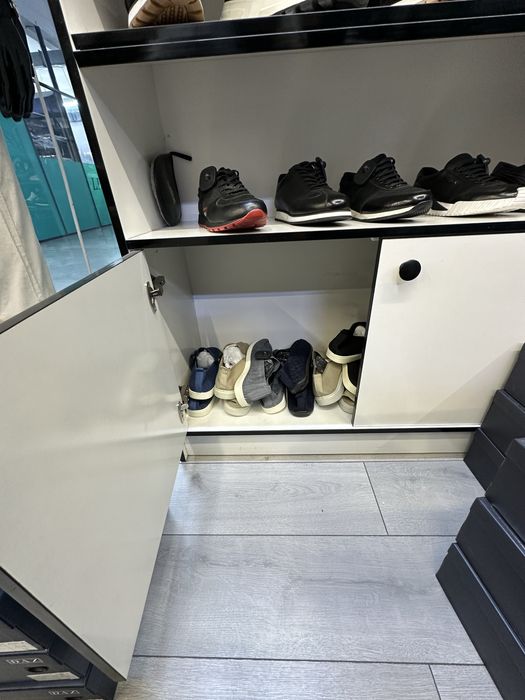 Витринный шкаф для обуви!