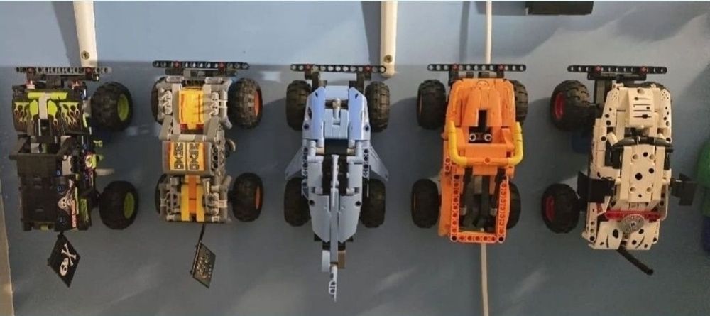 Suport perete LEGO 42141,42207,42206,42172,42096,42171,42083,42143