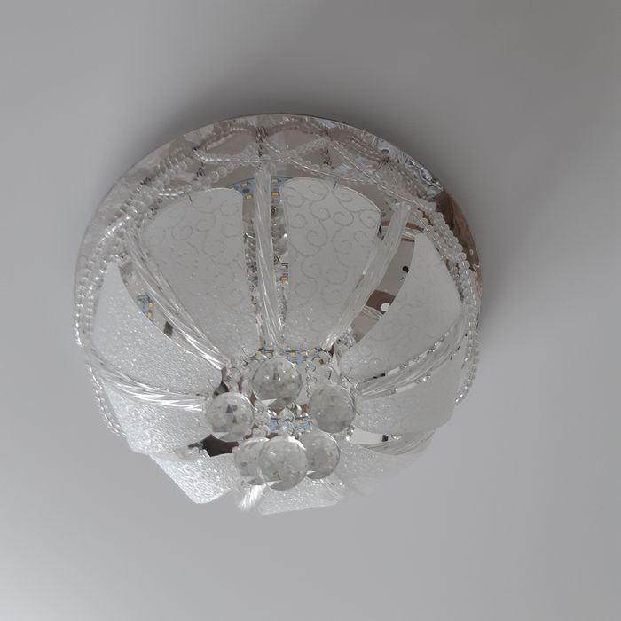 Продам люстру состояние отличное