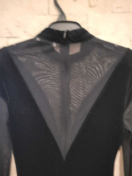 малка черна рокля Bershka