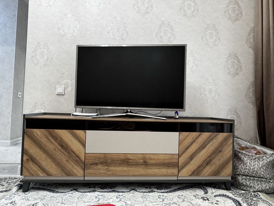 Продам шкаф под телевизор