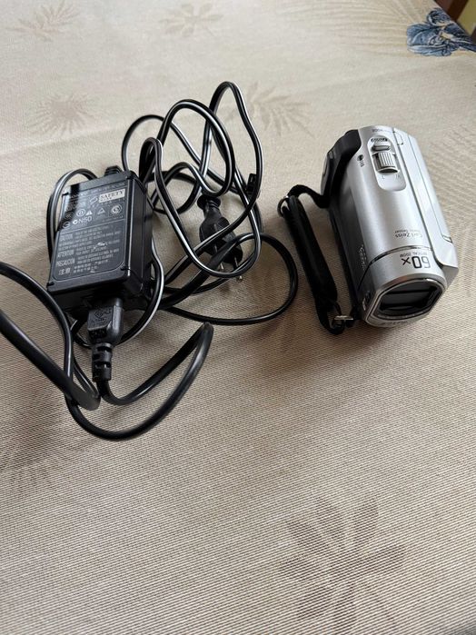 Sony Handycam DCR-SX30 – cameră video + card de memorie 4 gb