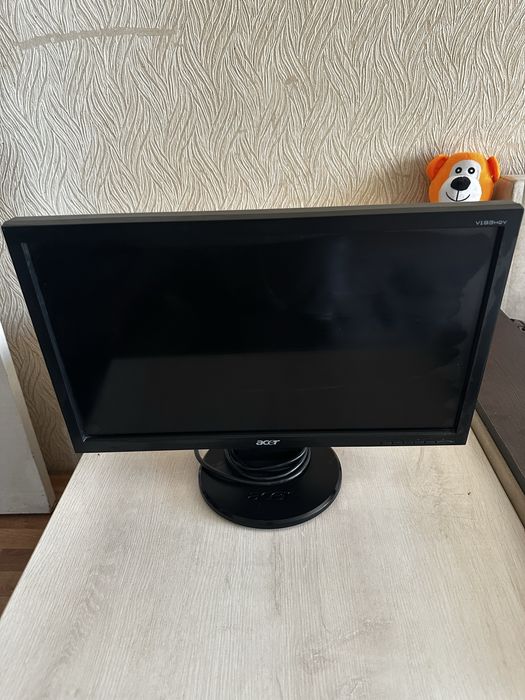 Монитор Acer 1360x768