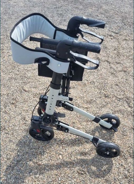 Cadru Rolator Mergator persoane cu dizabilitati