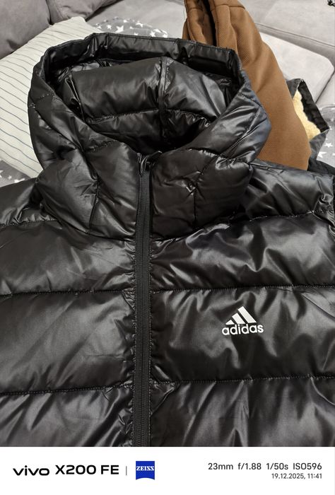 Подам пуховик зима adidas большой размер