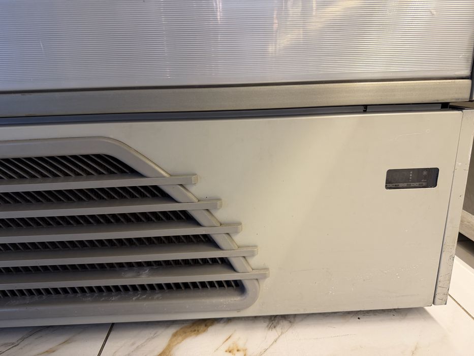 Хладилна витрина Costan