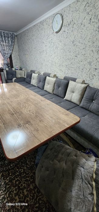 Уголок срочно сотилади