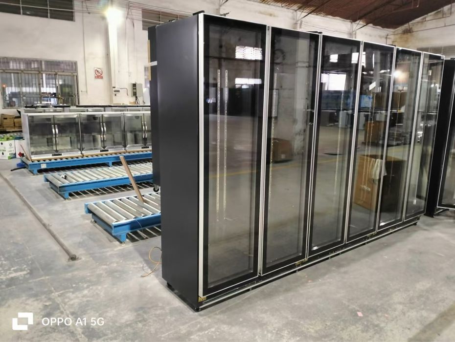 Vitrina frigorifica verticala cu 6 usi pentru bauturi si alimente 3,2m