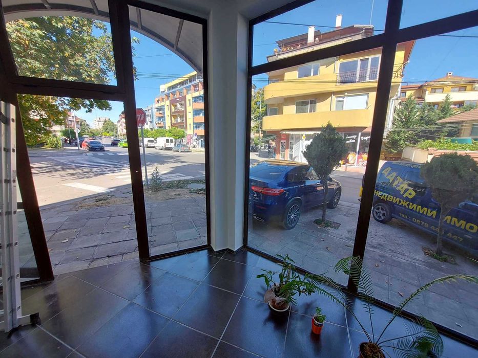 Продава се Магазин в Търговище, Вароша - 82 кв.м за 1135 €/кв.м - Снимка #1