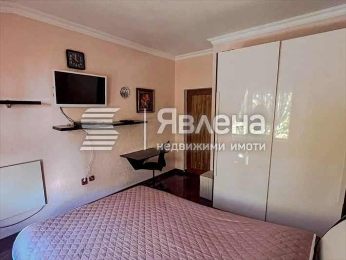 Къща с басейн в Оброчище