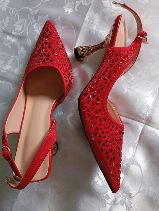 rochiță elegantă cu bust 110 pantofi mărimea 40