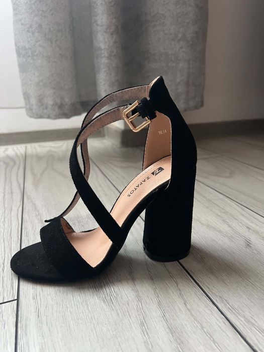 Sandale negre cu toc gros – mărimea 35