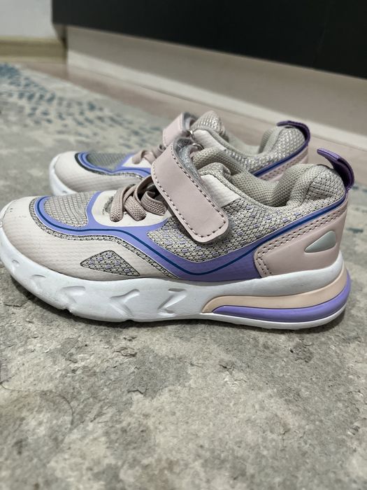 Кроссовки на девочку