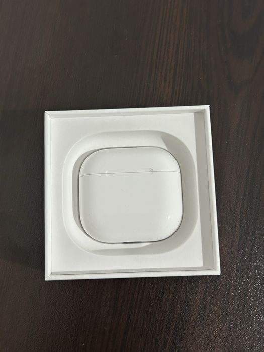 Apple  AirPods 4 anc