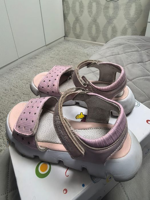 Продам сандали для девочки