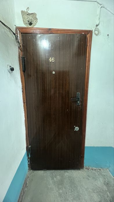 Дверь железная.               .