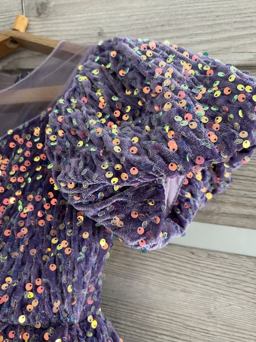 Продам платье нарядное,на днвочку !