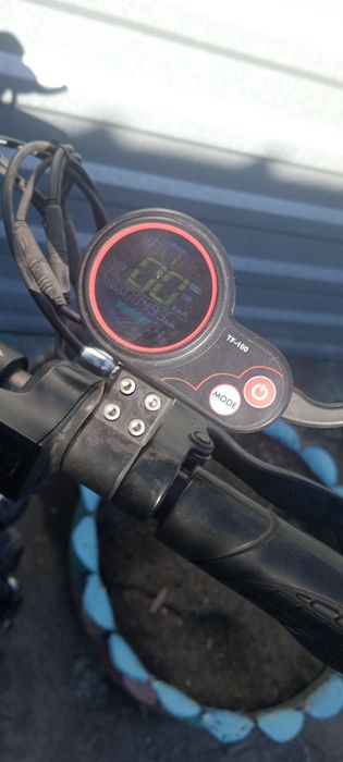 Электросамокат в отличном состоянии