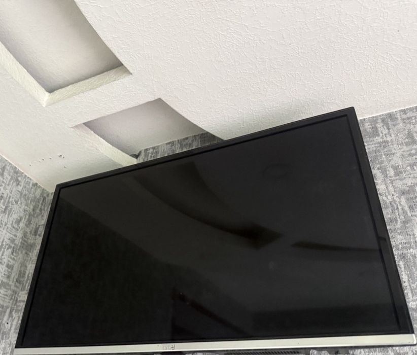 Телевизор  АРТЕЛ 32" + КРОНШТЕЙН  почти новый!