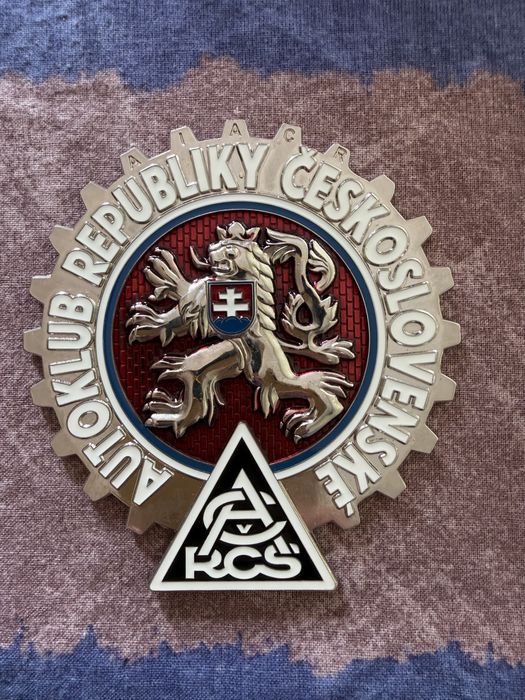 Емайлирани автомобилни емблеми