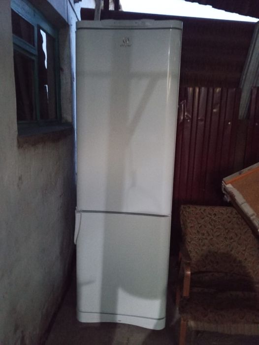 Продаю холодильник Indezid не дорого