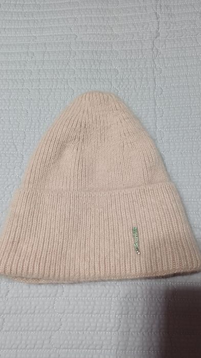 Продам шапки. Не дорого.