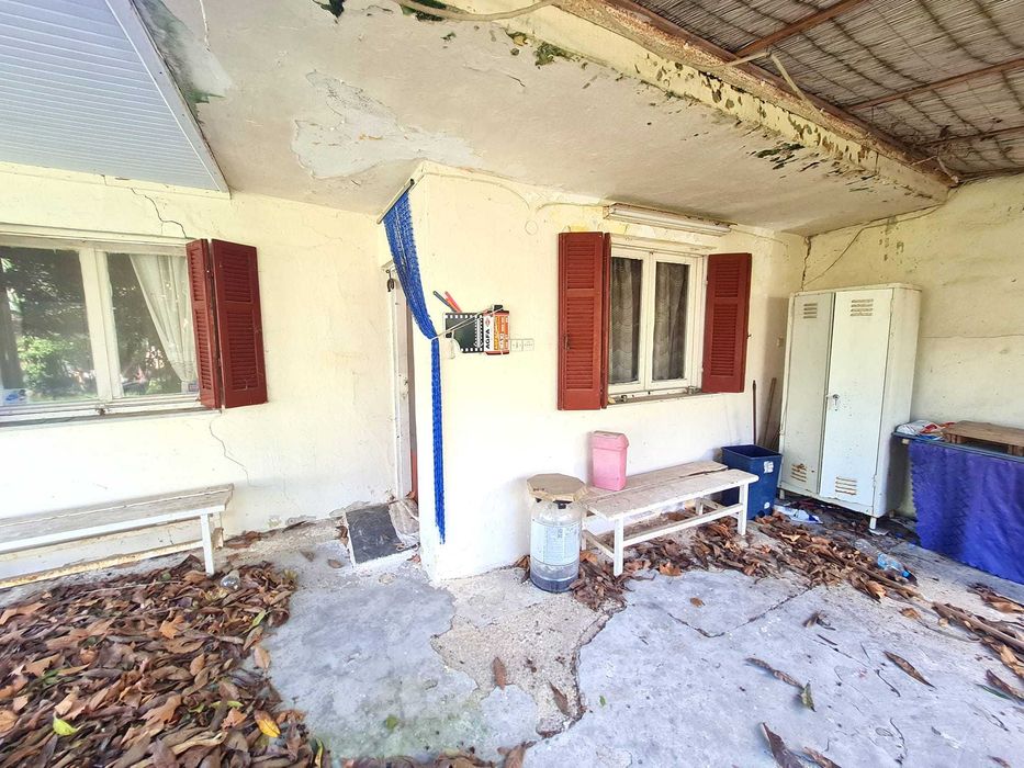 Продава парцел 1040 м2 със стара къща 120 м2 в Аспровалта, Гърция