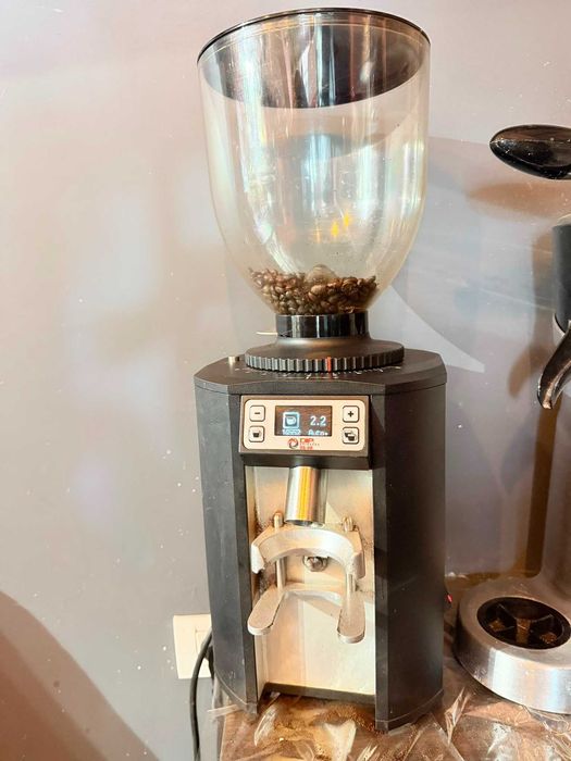 Espressor La Spaziale S2 + râșniță profesională – setup complet cafenea