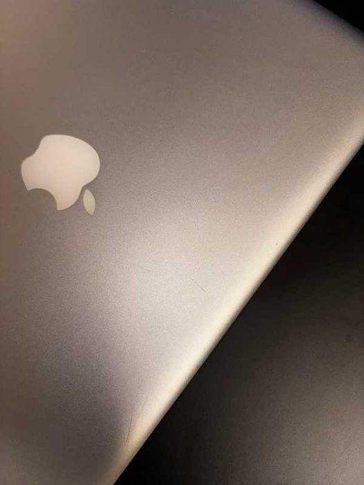 Macbook Pro 13” (Late 2011) / Apple Laptop