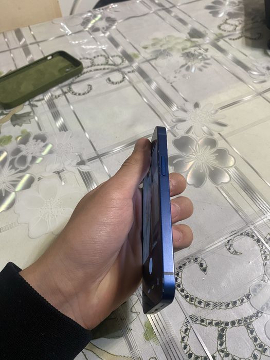 В продаже айфон 12 мини на 64gb