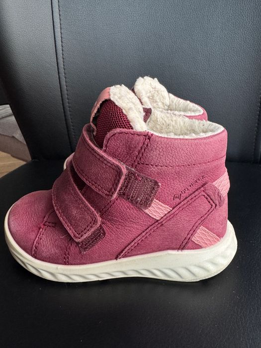 Cizme de iarna Ecco cu gore-tex, marimea 23