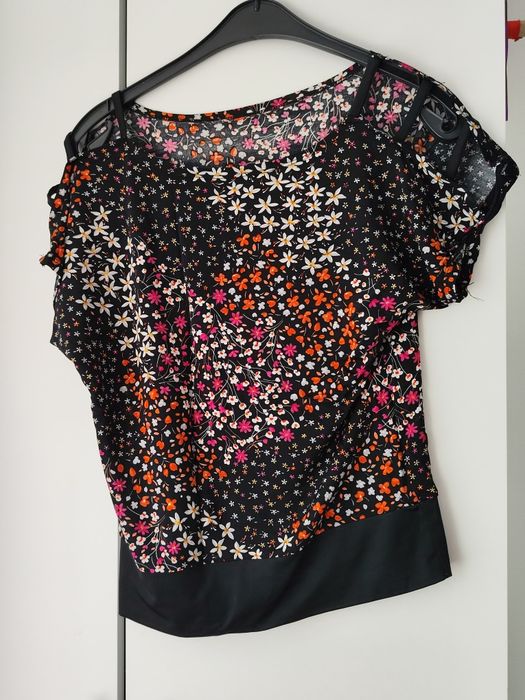 Bluza cu umeri decupați