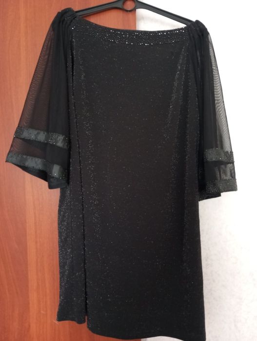 Продам платья,одевались по разу