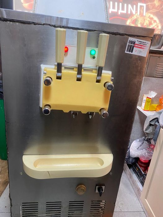 Фризер Аппарат для мороженного.