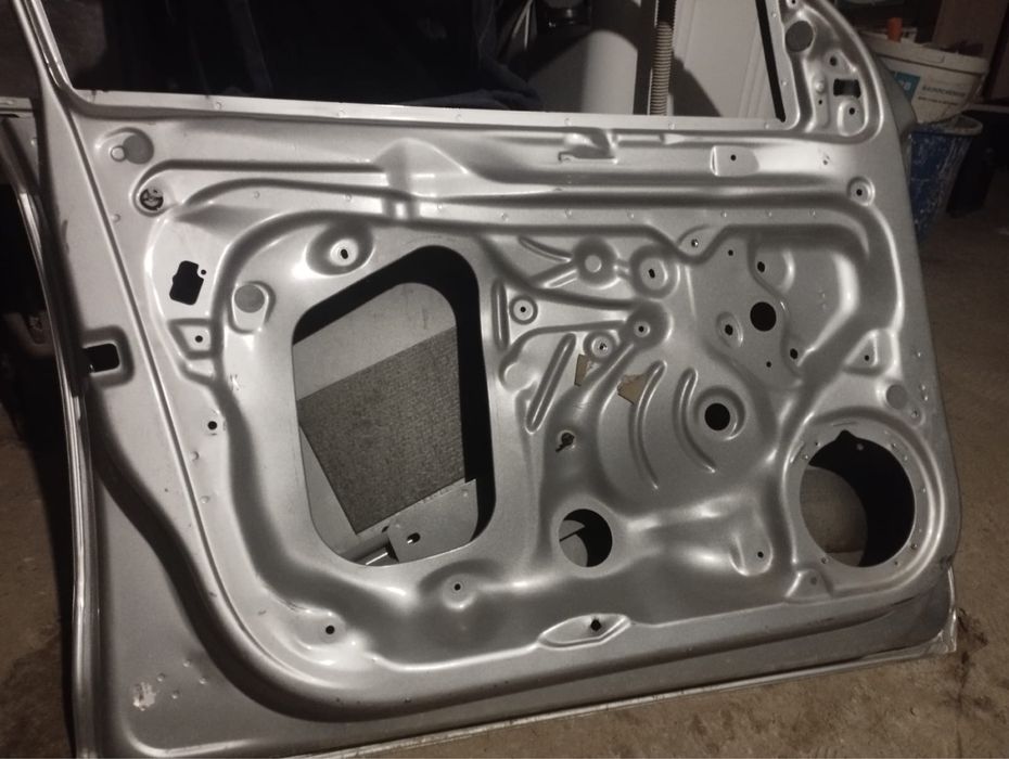 Левая дверь для Skoda Rapid