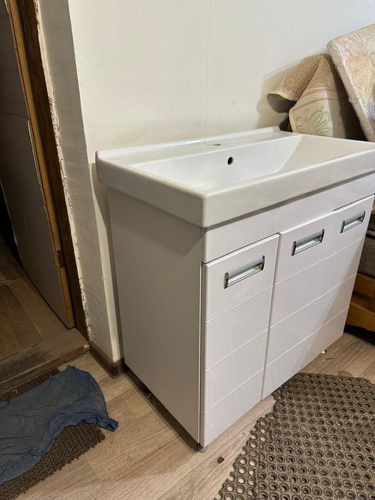 Раковина с тумбой