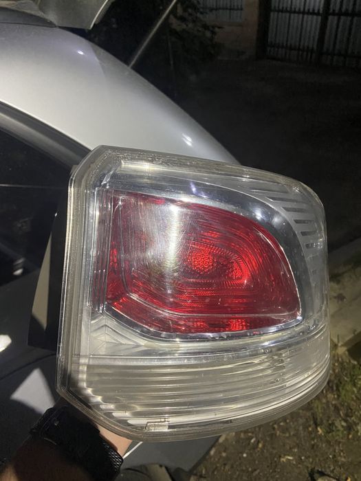 Задний правый фонарь, теплообменник, решетка радиатора