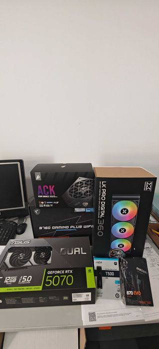 НОВ Геймърски Комп за ТОП Гейминг Intel I7 14700 up 5.4Ghz/64Gb/1Tb nVme + 1TB SSD/Asus RTX 5070 12Gb/WiFi & BT/Гаранция