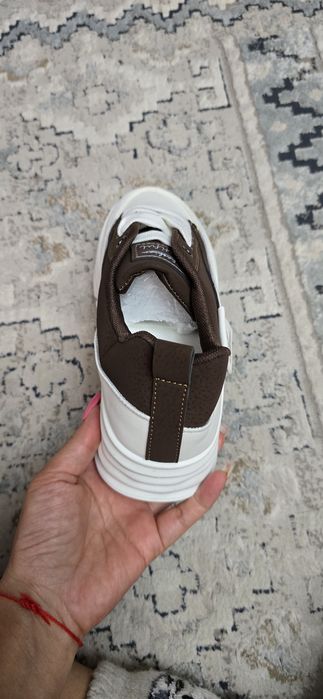 Новые красивые кроссовки на платформе