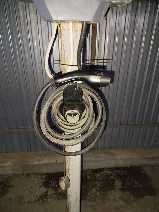 Продам зарядное устройство