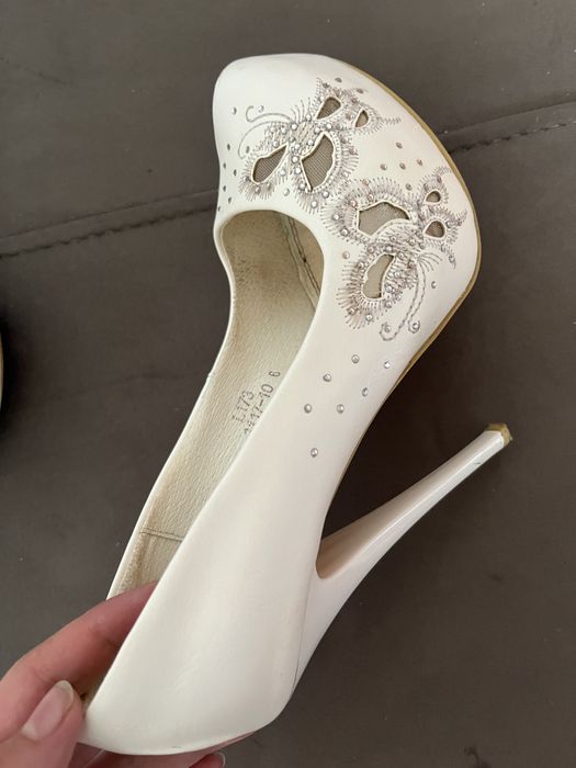 Туфли сатылады