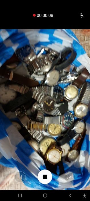 Голяма колекция от ръчни, джобни часовници и будилници