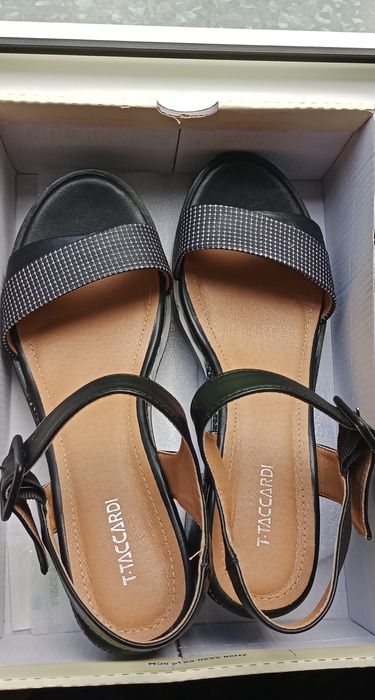 Женские босоножки