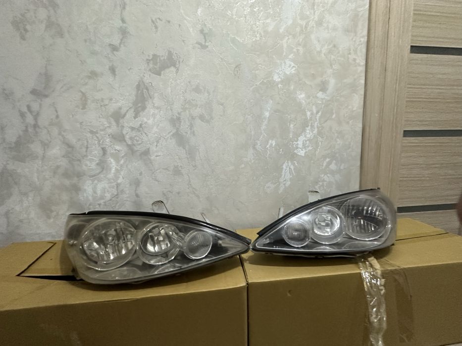 Продаётся передные фары на Camry 30/35