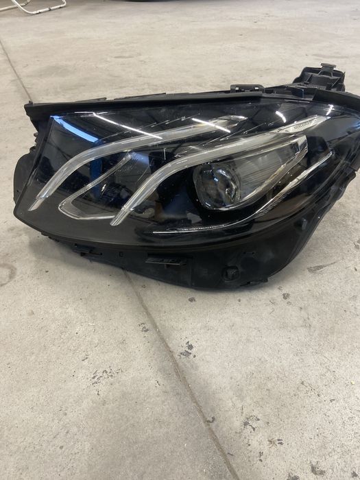 Ляв фар за мерцедес Е класа. W213