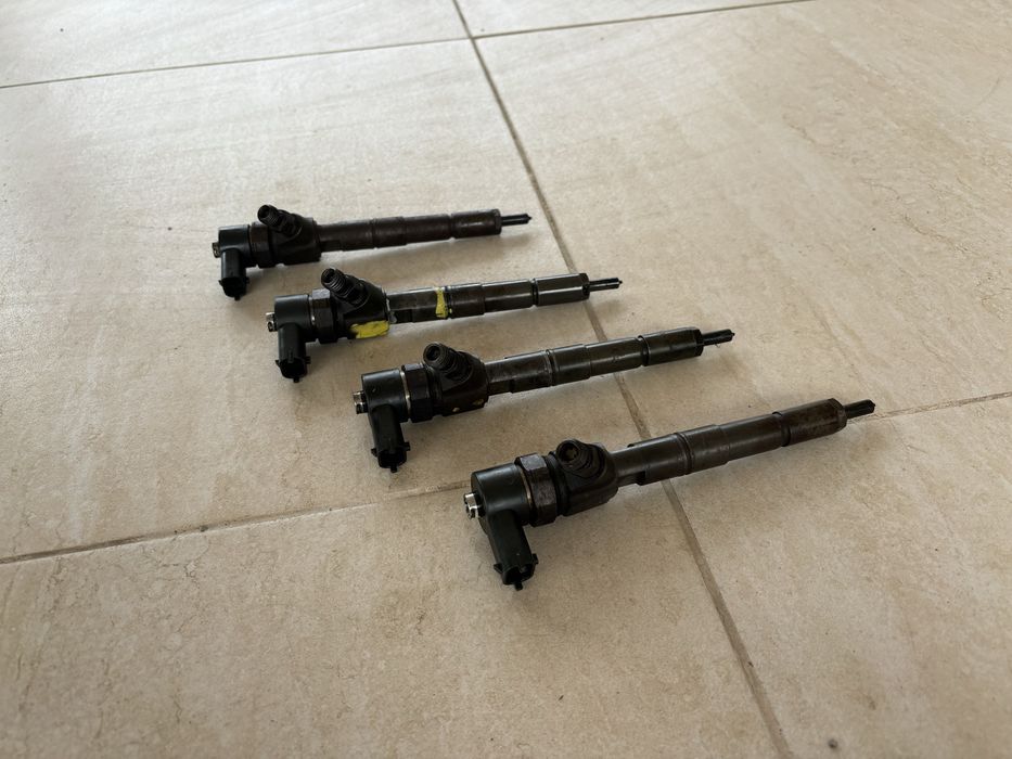 Injectoare opel zafira  b 1.9 cdti  astra h  0445110  243