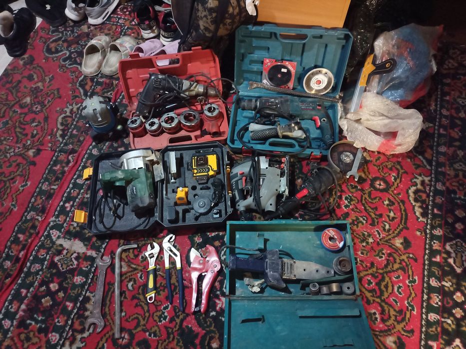 Продам срочно инструмент